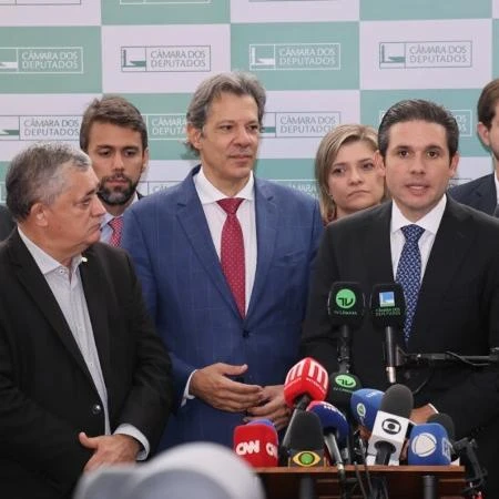 Haddad se reúne hoje com Motta e Alcolumbre sobre alternativas ao IOF
