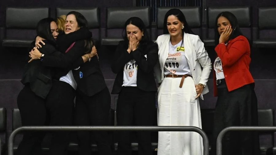 'Doações pararam': mães cobram do governo Lula pensão para vítimas da zika Carlos Madeiro