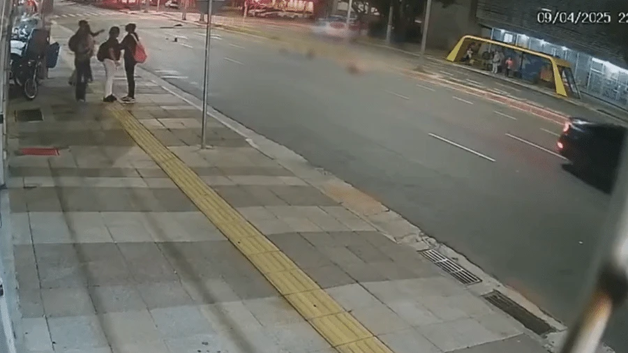 Jovens morrem após serem atropeladas em faixa de pedestre em avenida de SP