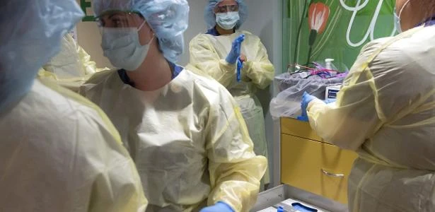 Com infecções em alta, médicos dos EUA pedem que Trump compartilhe dados da covid com Biden