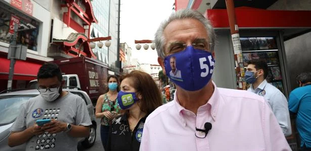 Matarazzo vota em SP, ao lado de Kassab: campanha foi 'exótica'