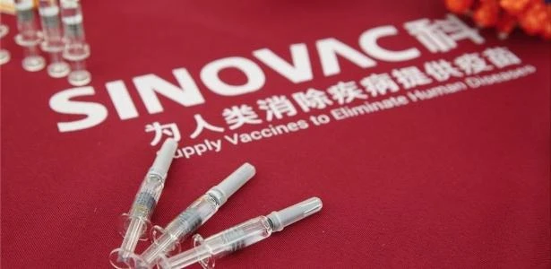 Anvisa vira palco da guerra política das vacinas