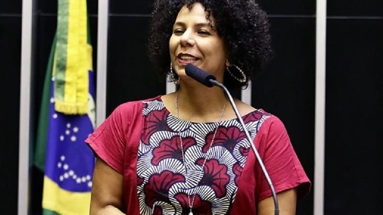 Áurea Carolina defende isenção do IPTU para afetados pela pandemia em BH