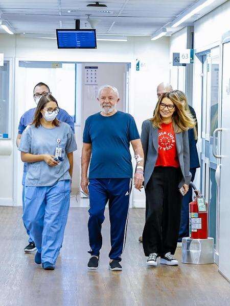 Janja posta foto com Lula no hospital: 'Gratidão por caminhar ao seu lado'