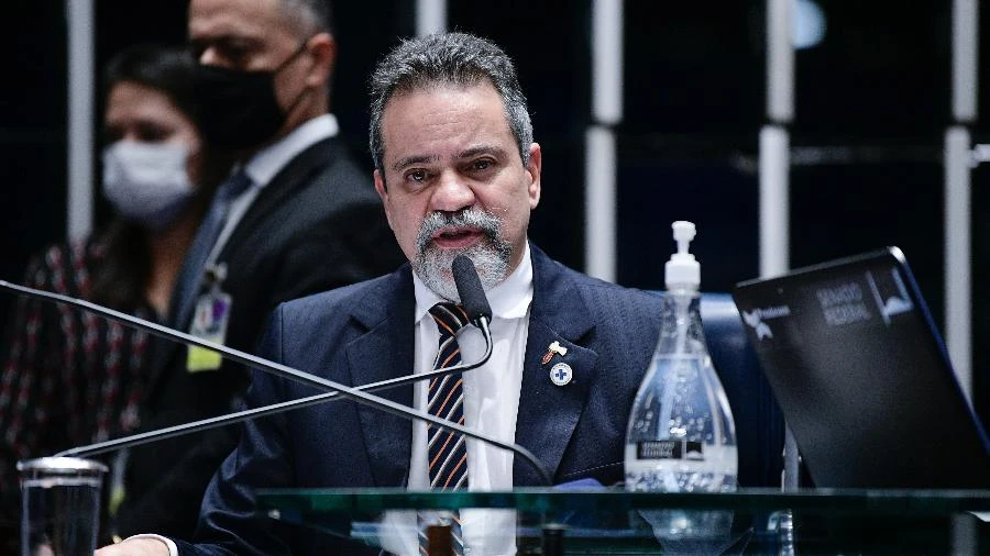 Elcio Franco diz que atuação da Saúde ficou 'limitada' após decisão do STF
