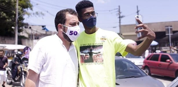 Com buzinaço e foguetório, Boulos fecha campanha preocupado com abstenção