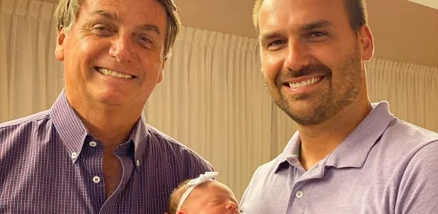 Bolsonaro conhece a neta Geórgia, filha recém-nascida de Eduardo