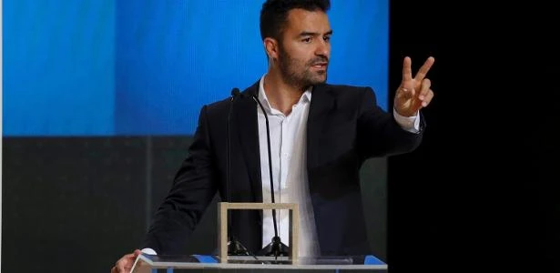 Do Val diz que Boulos queima pneus e bota fogo em prédio; psolista rebate
