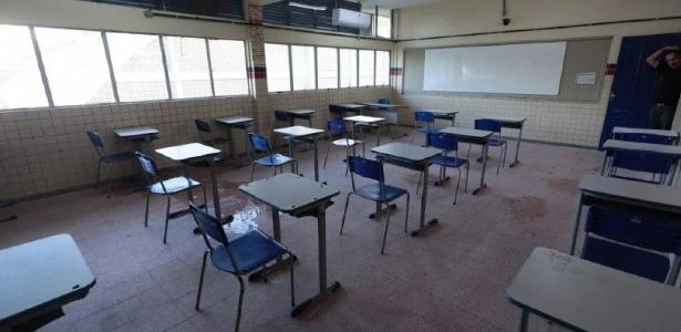 Secretário de Saúde de SP diz infecções não foram decorrentes de transmissão dentro de escolas