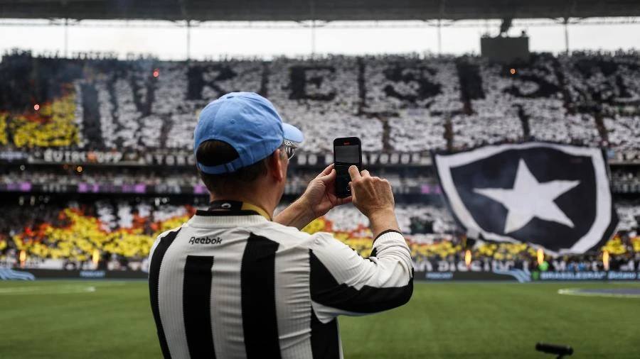O plano bilionário de Textor para seu império do futebol avança em NY Graciliano Rocha