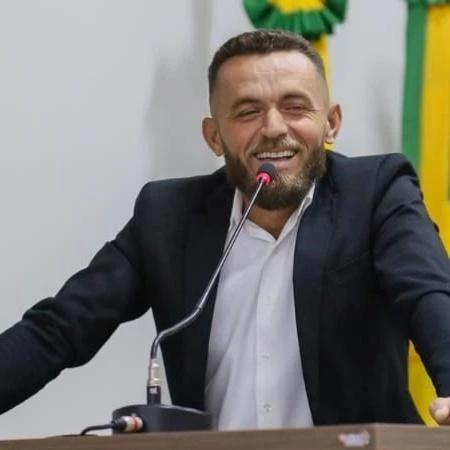 Vereador réu por torturar a ex volta ao cargo após punição de 60 dias no CE Carlos Madeiro