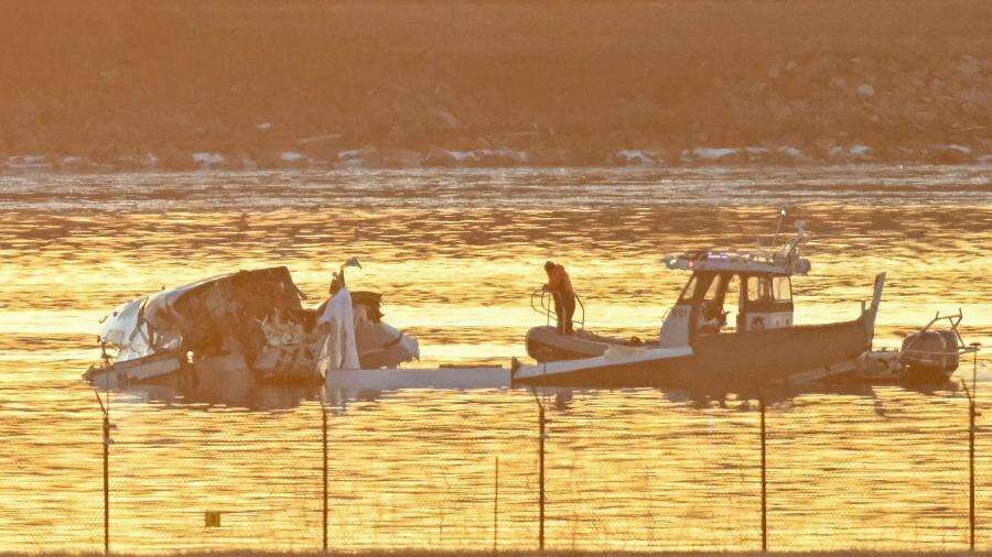 Gelo 'panqueca' e correnteza: como é o rio Potomac, onde avião caiu nos EUA