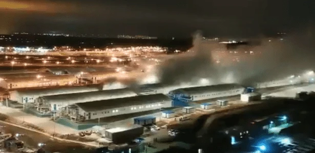 Imagens de TV mostram fumaça vinda de centro de combate a coronavírus em Moscou