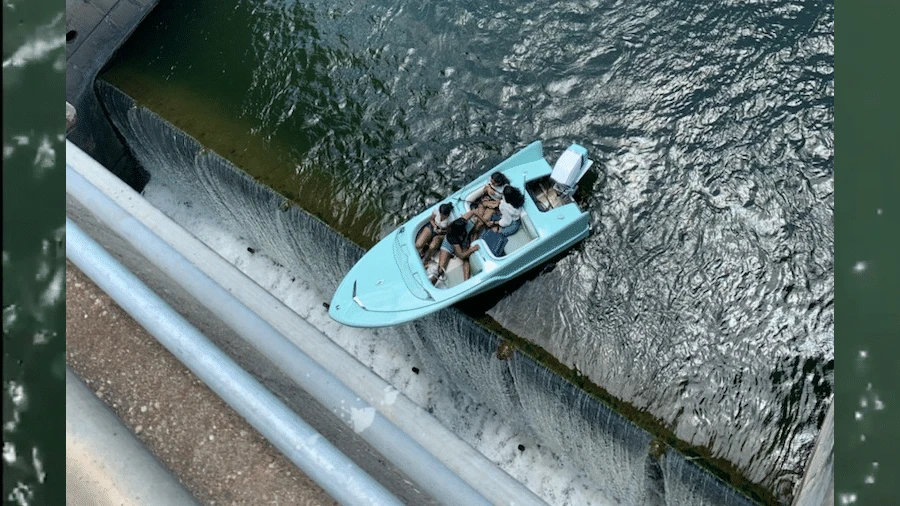 Barco com 4 pessoas fica preso em barragem de represa no Texas