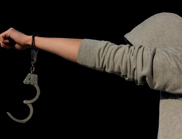 Mulher é presa suspeita de envenenar três pessoas da mesma família com ovo de Páscoa no MA