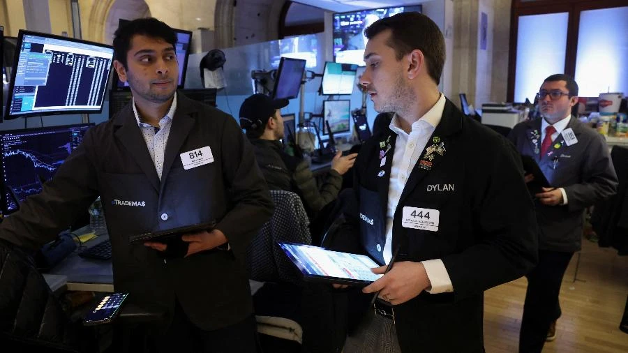 Empresas de chips engatam nova queda e limitam ganhos da Bolsa dos EUA