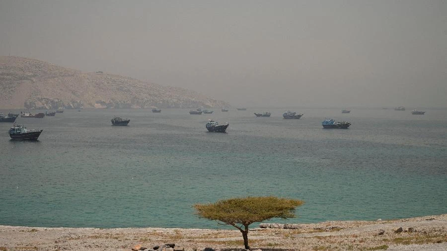 Varredura do Estreito de Hormuz em busca de minas pode levar semanas