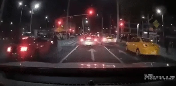 Pai chama polícia para filho que atropelou motoqueiro e fugiu na Colômbia