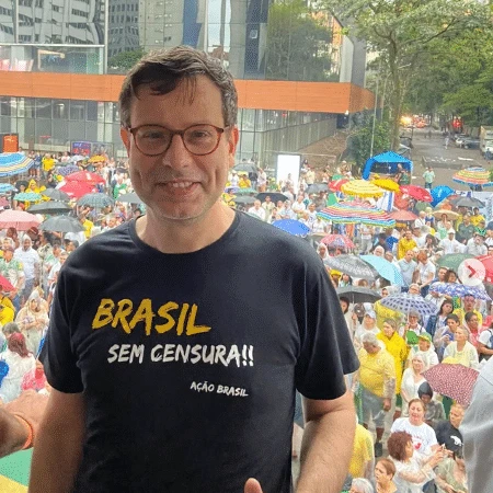 Ex-assessor de Orléans e Bragança reivindica autoria de bandeira dos EUA