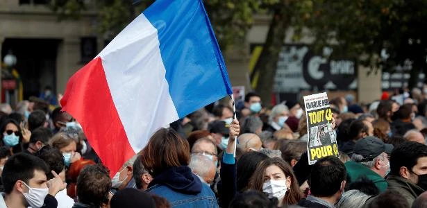França estuda restrições para covid-19 até abril de 2021