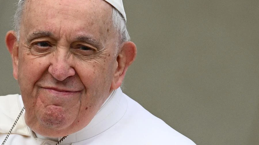 Papa adolescente, renúncias forçadas e mortes; veja curiosidades do cargo