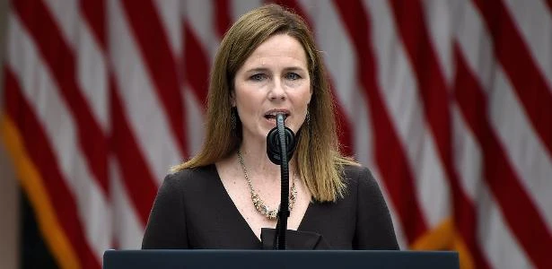 Com boicote, comissão aprova nome de Barrett para Supremo