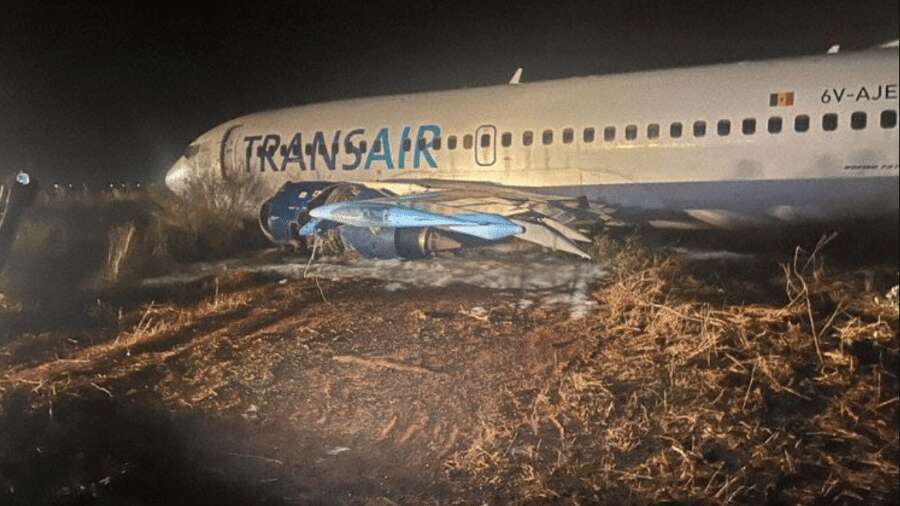 Avião derrapa na pista no Senegal e fere dez pessoas