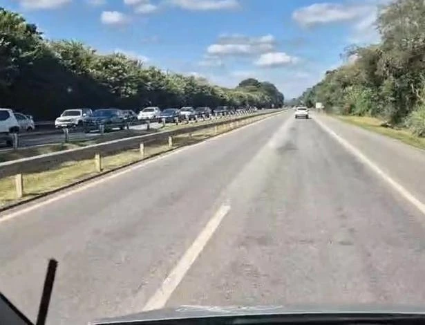Motoristas enfrentam até 9 km de lentidão no Vale do Paraíba neste feriado