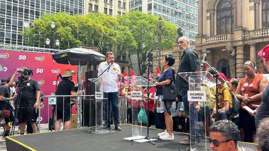 Em debate na rua, Boulos fala para militância e eleitores convertidos