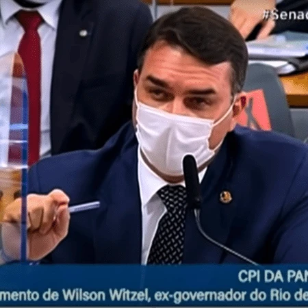 Juntos, Pazuello e Flavio Bolsonaro retomam de Queiroga a Saúde no Rio