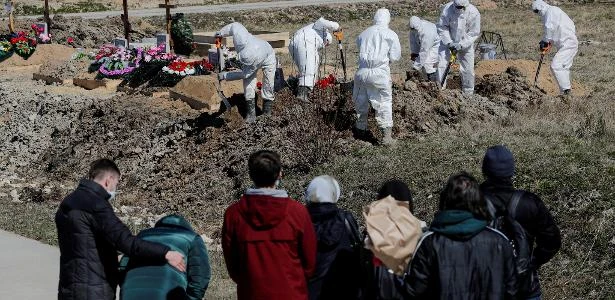 Rússia registra recorde de casos e mortes por covid-19 em um dia