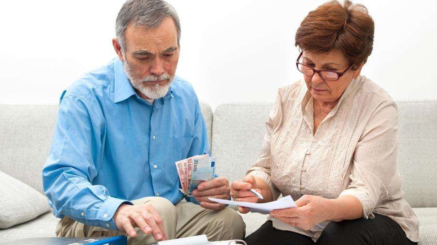 Como idosos superendividados podem renegociar as dívidas, e o que diz a lei