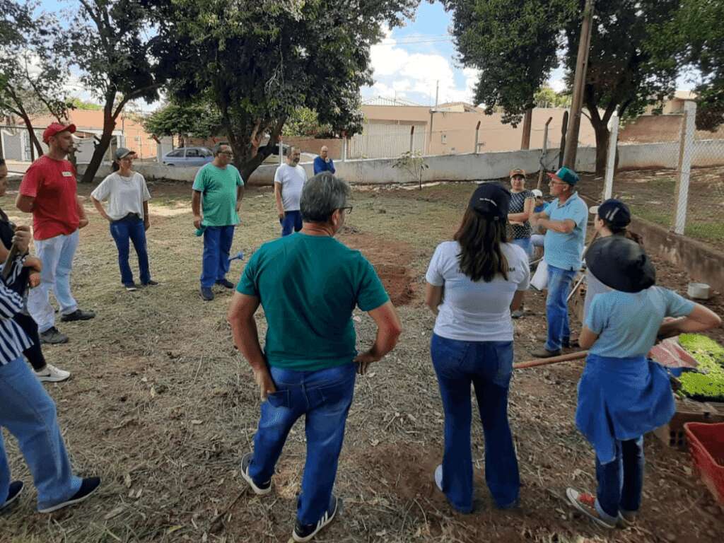 Seduc firma parceria com Senar para aperfeiçoamento no cultivo de hortas