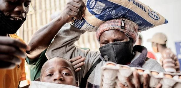Vacinação em massa em países mais pobres corre risco de ocorrer só em 2024