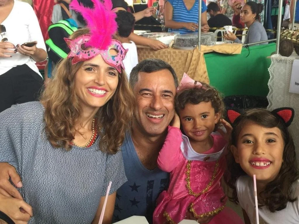 Vítima de câncer escolhe morrer em casa ao lado do marido e das filhas; leia relato