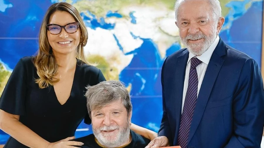 Janja e Lula posam ao lado do autor de Ainda Estou Aqui: Honra de recebê-lo