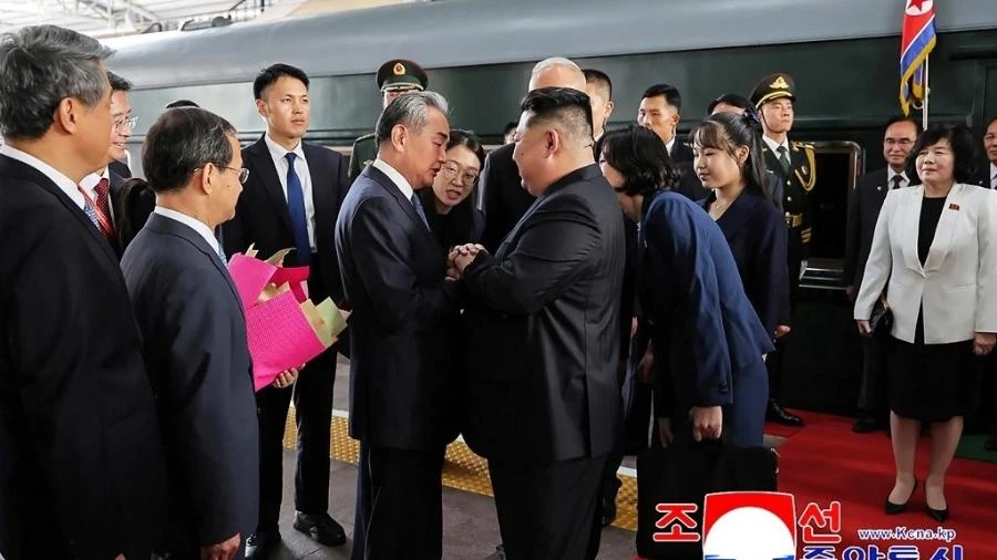 Por que filha 'misteriosa' de Kim Jong-un foi com o pai em viagem a Pequim