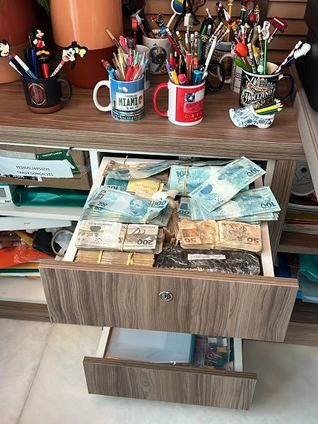 Emendocracia fica com código de barras inteiramente à mostra Josias de Souza