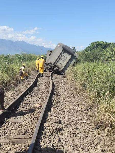 Trem descarrila no Rio após calor deformar trilhos; não há feridos