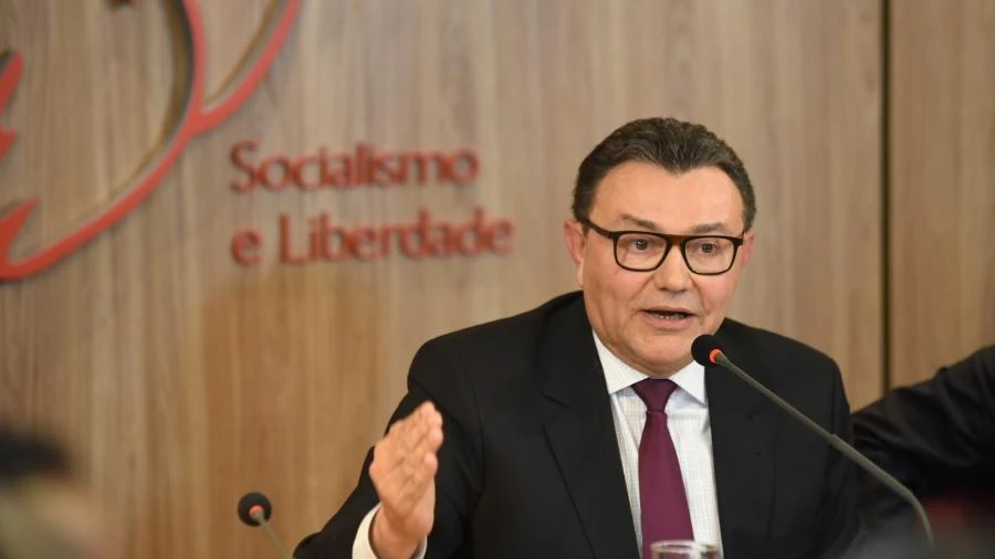 PSB irá apoiar o candidato capaz de derrotar Bolsonaro, diz Carlos Siqueira