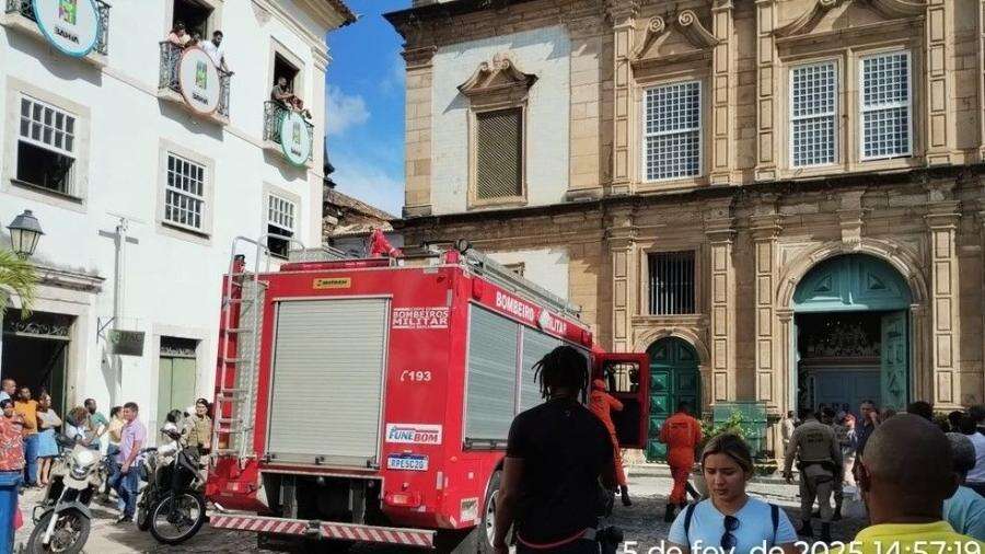 Parte de teto da 'igreja de ouro' desaba no Centro Histórico de Salvador