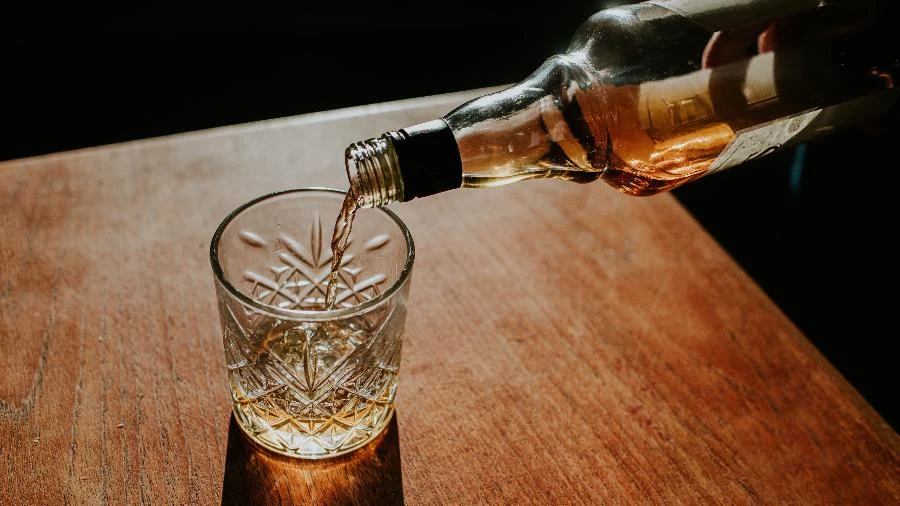 Erro ou ação proposital? O que criminosos ganhariam com metanol em bebidas?