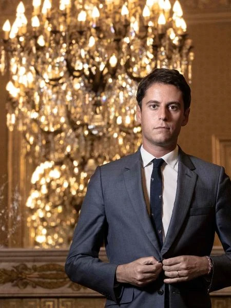 'Vou entregar a demissão amanhã', diz atual primeiro-ministro da França