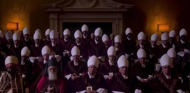 'Conclave': quando a eleição papal vira thriller político