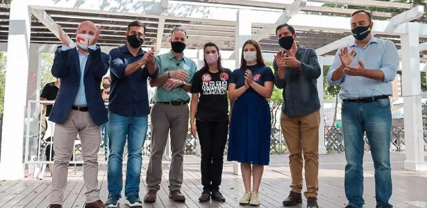 Com vaias, adversários em Curitiba se unem em praça para criticar Greca