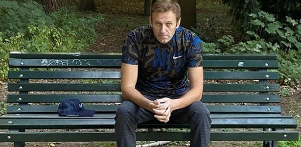 Líder de oposição russa Navalny culpa Putin por envenenamento e promete voltar à Rússia