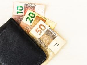 Prazo para sacar até R$ 1.100 do abono salarial acaba em 2 semanas