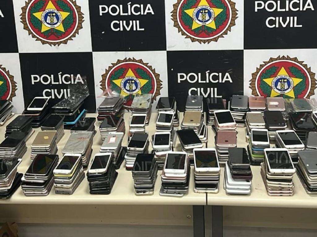 Celulares roubados recuperados pela Polícia são entregues aos donos