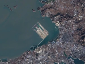 Como é o superaeroporto que está sendo construído sobre o mar na China