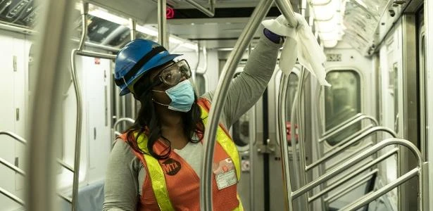 EUA batem recorde de casos diários de covid-19 com mais de 200 mil registros